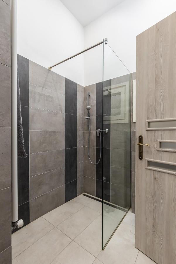 City Center Apartment With Balcony Βουδαπέστη Εξωτερικό φωτογραφία